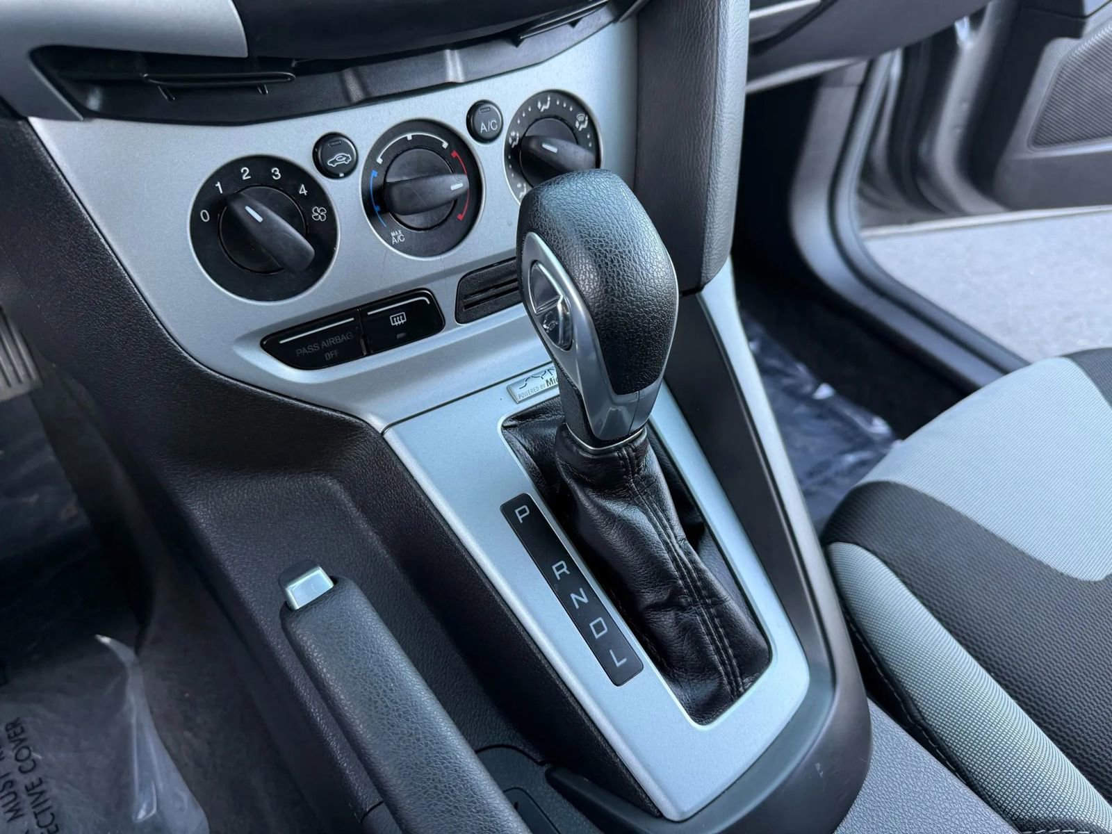 Used 2014 Ford Focus SE w/ SE Sport Package image 19