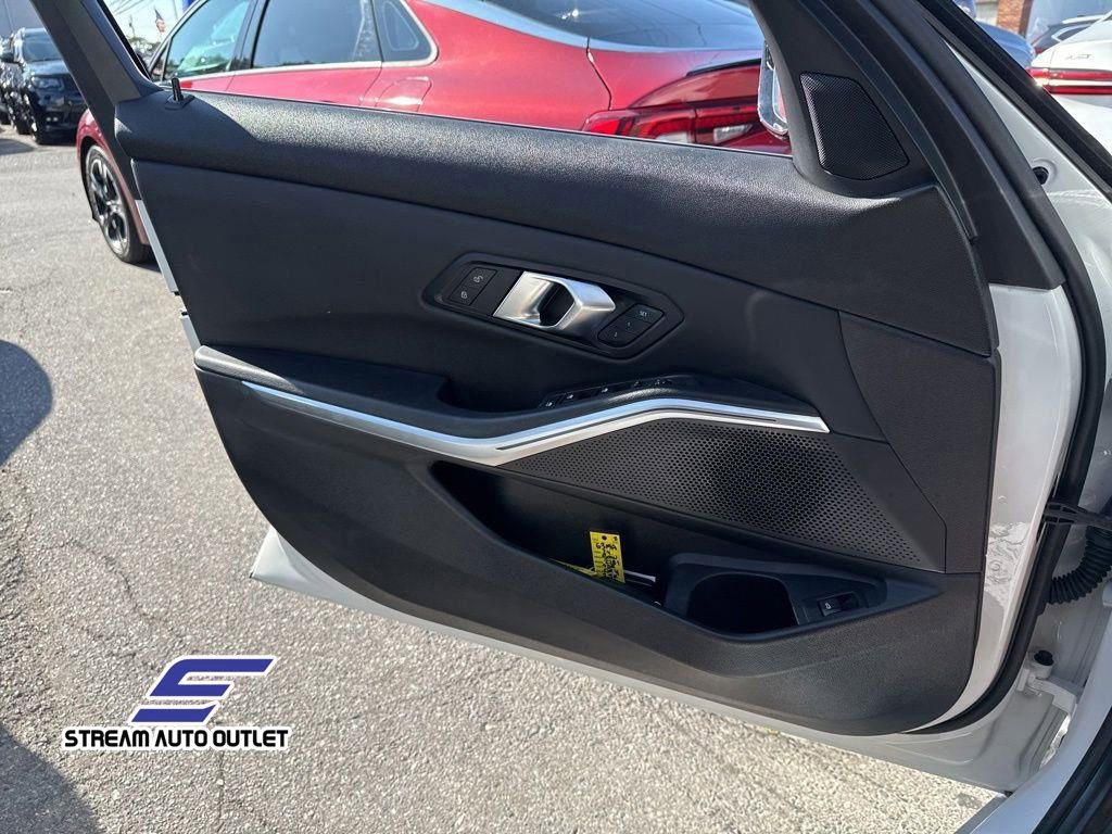 Used 2024 BMW 330i xDrive Sedan w/ Convenience Package image 25