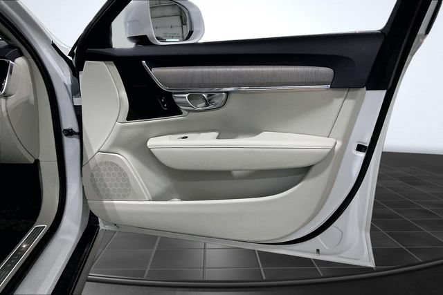 Certified 2025 Volvo V90 B6 Cross Country Plus AWD/4WD image 26