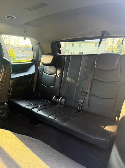 Used 2018 Cadillac Escalade Luxury AWD/4WD image 30