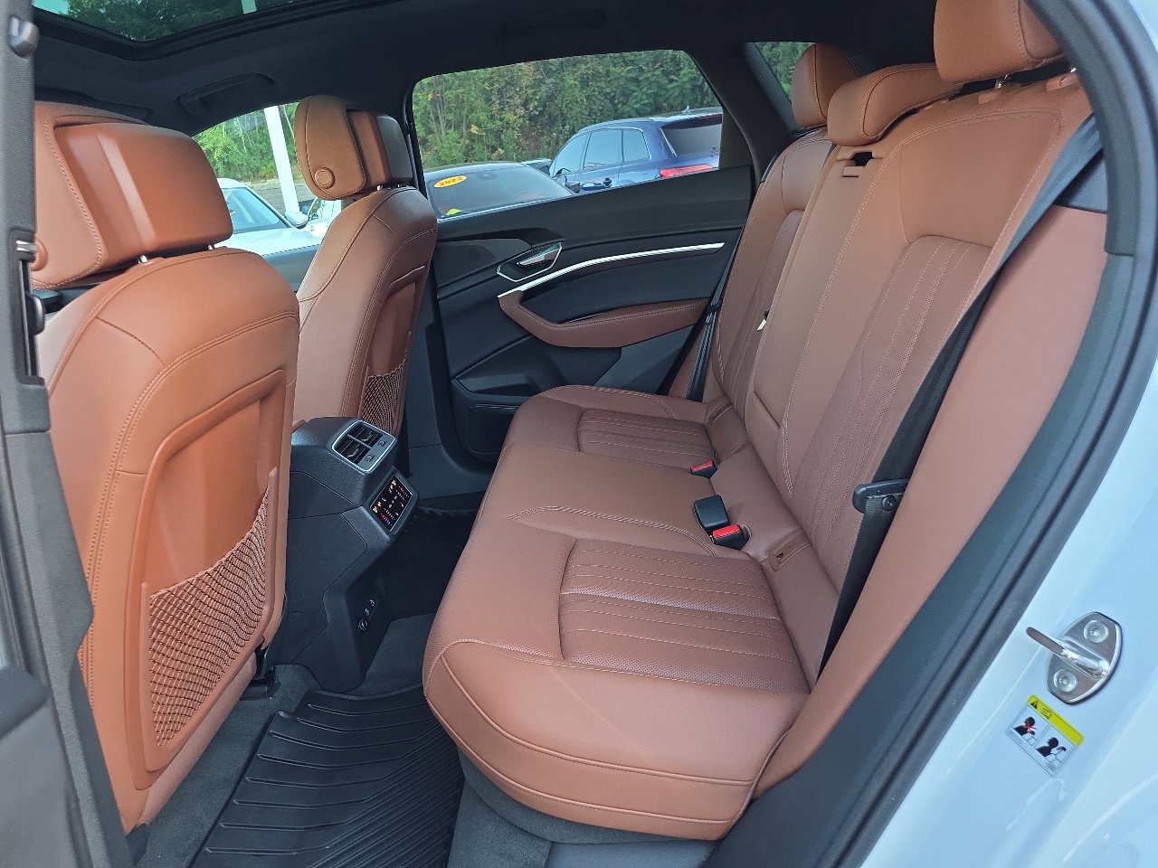 Used 2024 Audi Q8 e-tron Premium Plus w/ Premium Plus Package image 59