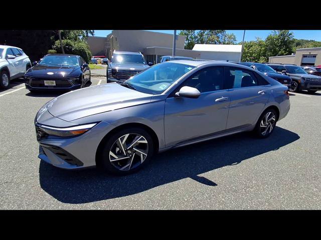 Certified 2025 Hyundai Elantra SEL FWD image 4