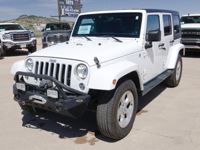 Used 2014 Jeep Wrangler Unlimited Sahara w/ Connectivity Group AWD/4WD image 2