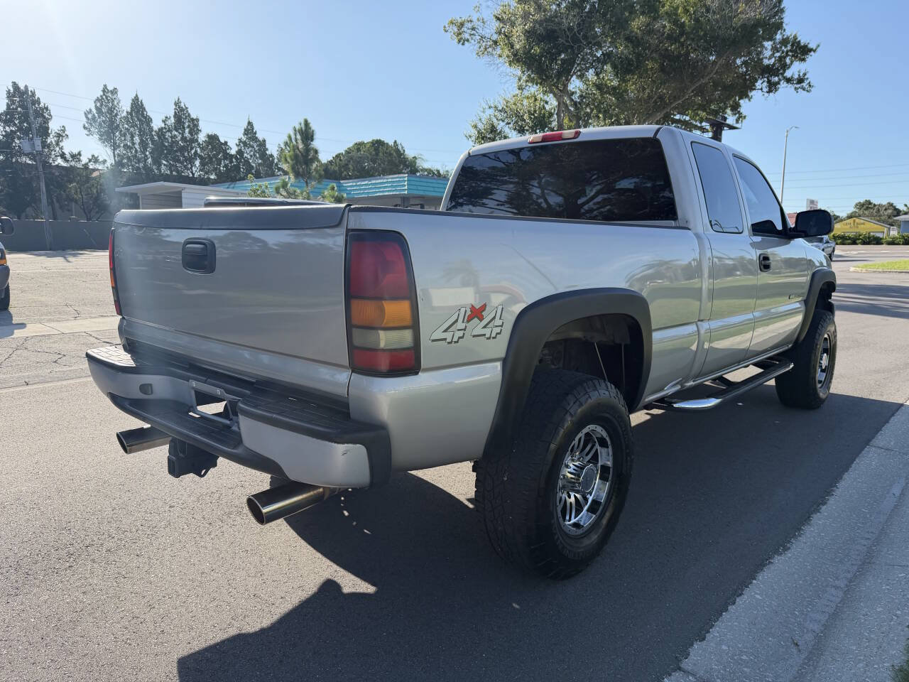 Used 2006 GMC Sierra 2500 W/T w/ Skid Plate Package AWD/4WD image 5