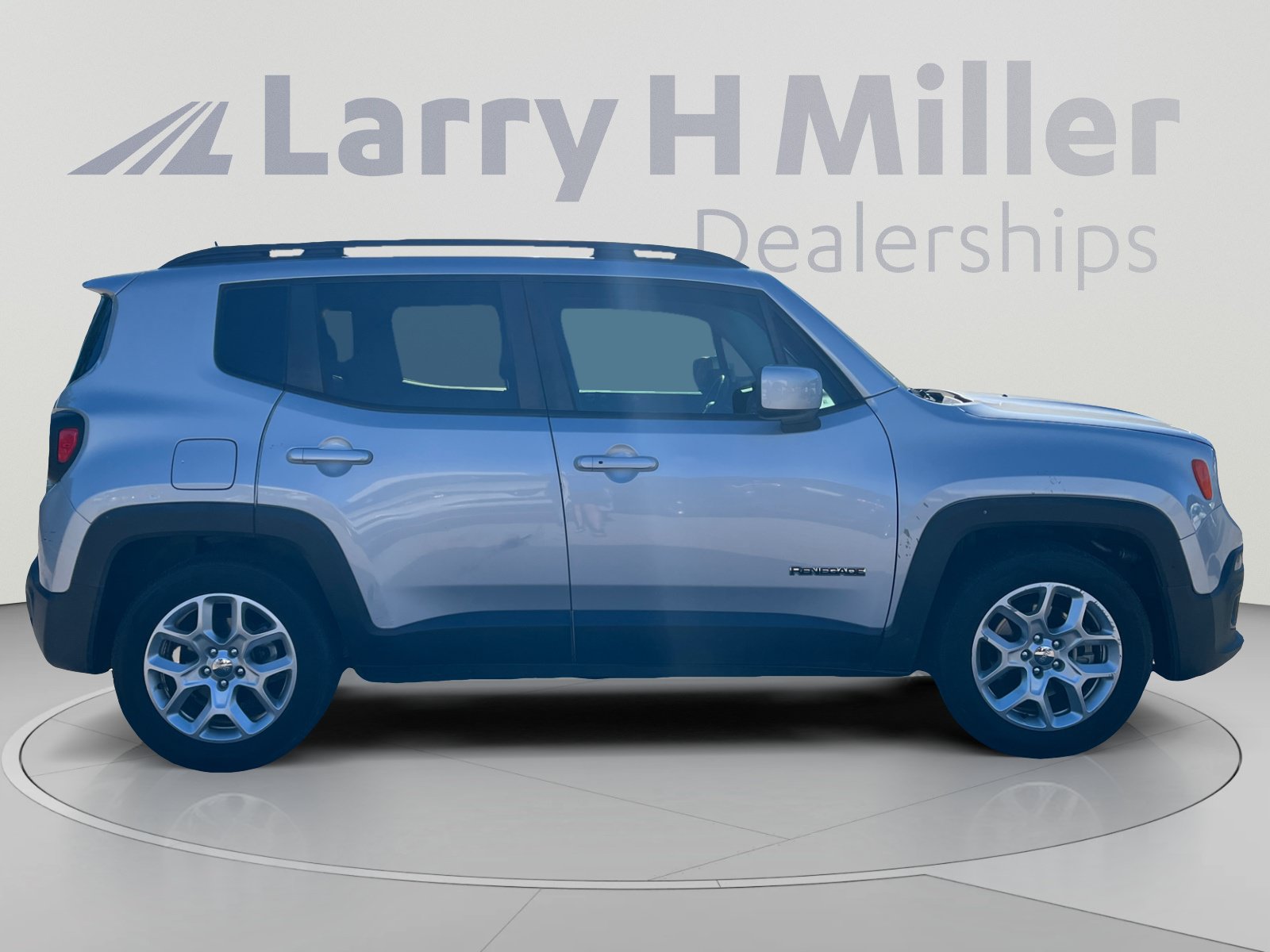 Used 2016 Jeep Renegade Latitude w/ Safety & Security Group FWD image 6