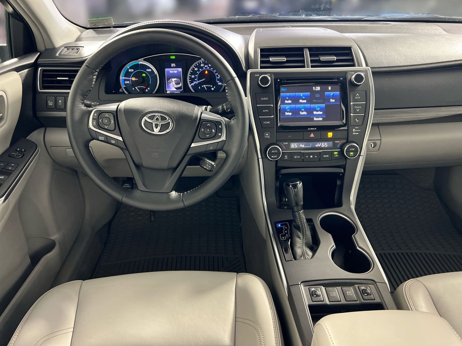 Used 2017 Toyota Camry XLE w/ Moonroof Package FWD image 24