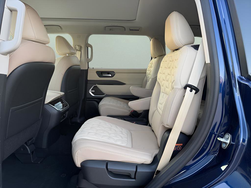 New 2026 Nissan Armada Platinum Reserve image 12