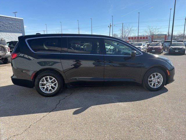 Used 2023 Chrysler Voyager LX image 6
