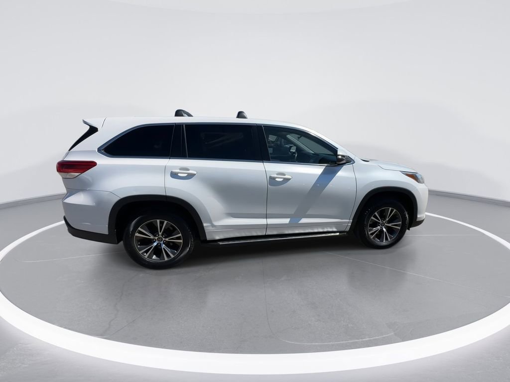 Used 2017 Toyota Highlander LE w/ Carpet Mat Package FWD image 15