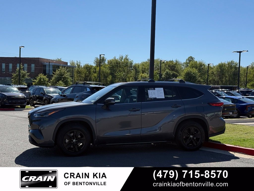 Used 2021 Toyota Highlander XLE FWD image 4