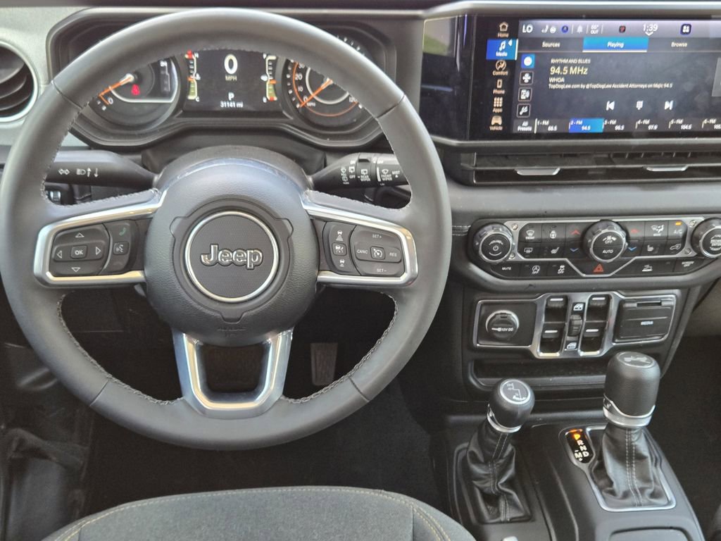 Used 2025 Jeep Wrangler Unlimited Sahara AWD/4WD image 10