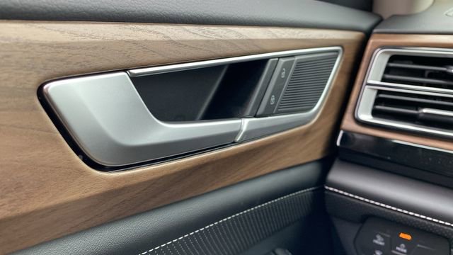 New 2026 Volkswagen Atlas SE image 17