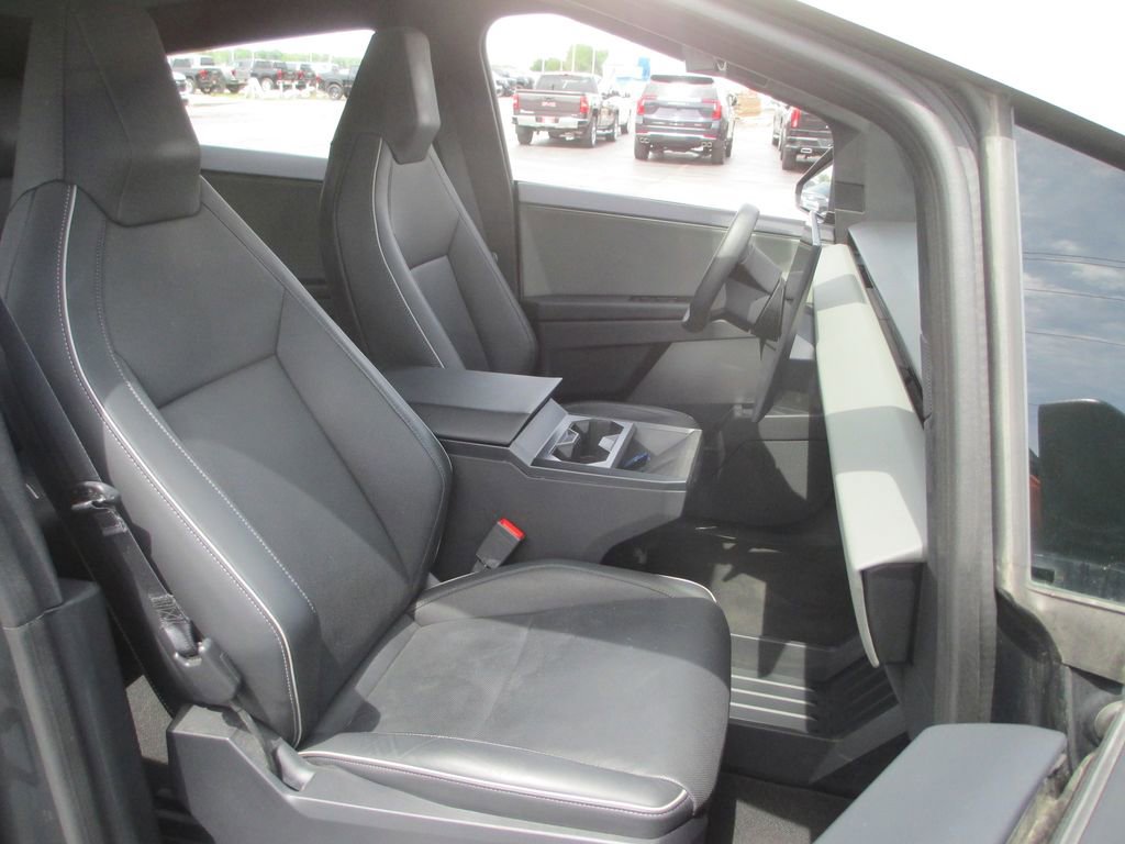 Used 2025 Tesla Cybertruck AWD Crew Cab image 19