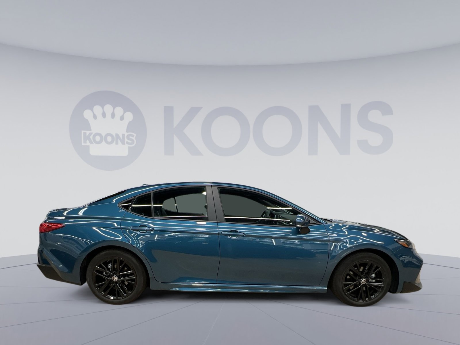 Used 2026 Toyota Camry SE FWD image 5