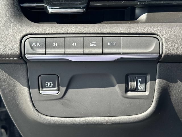 Used 2023 Cadillac Escalade Premium Luxury AWD/4WD image 12