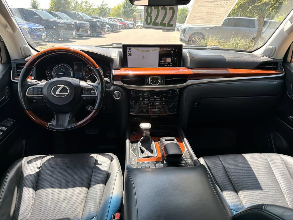 Used 2017 Lexus LX 570 4WD w/ Luxury Package image 33