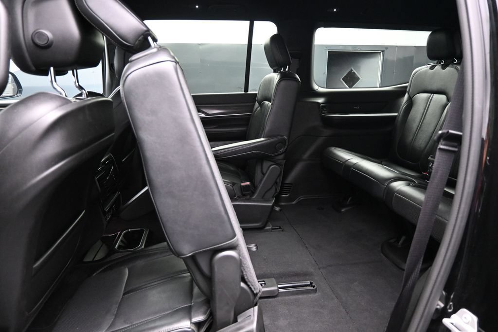 Used 2024 Jeep Wagoneer Series II AWD/4WD image 29