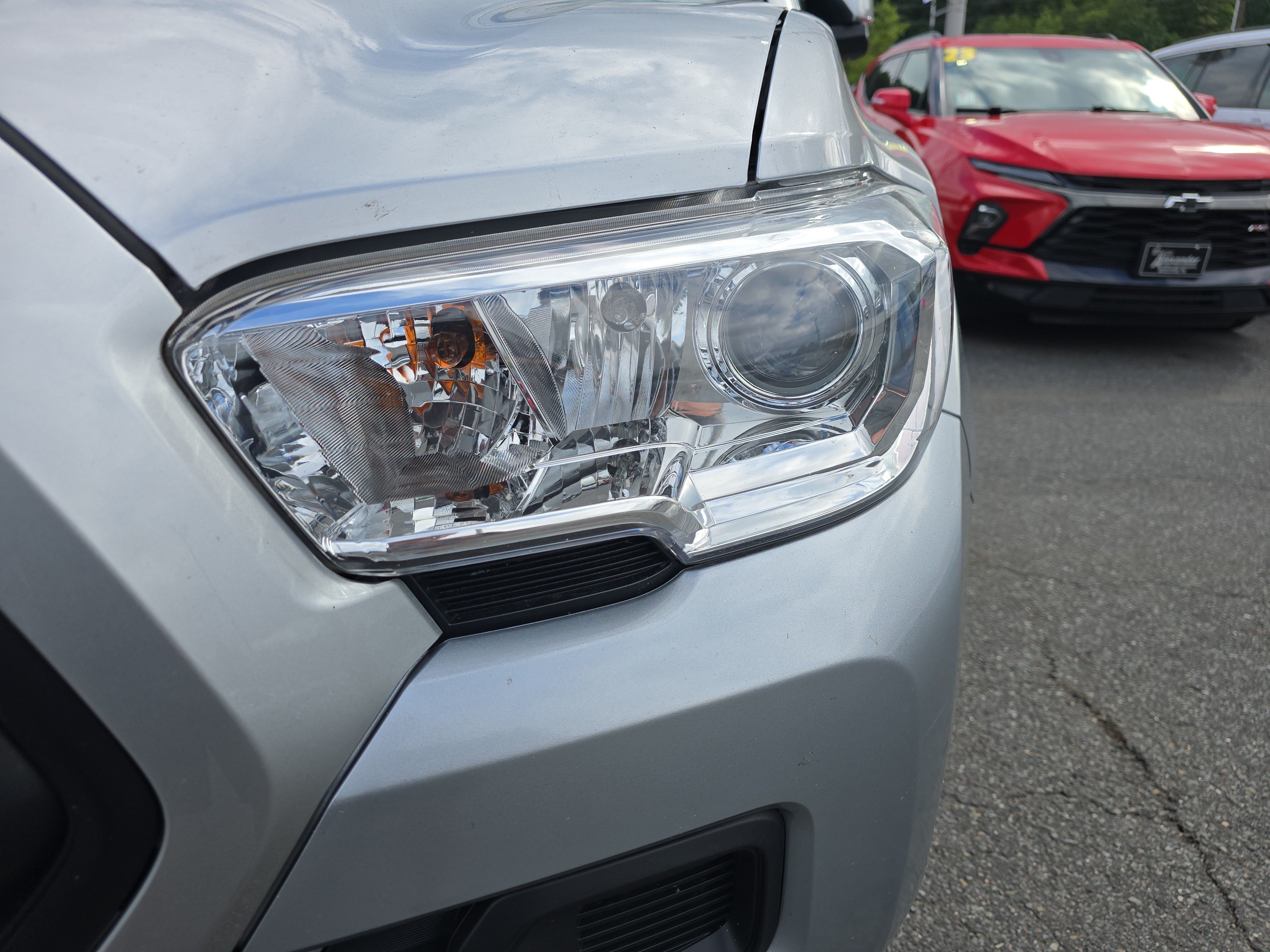 Used 2022 Toyota Tacoma SR AWD/4WD image 10