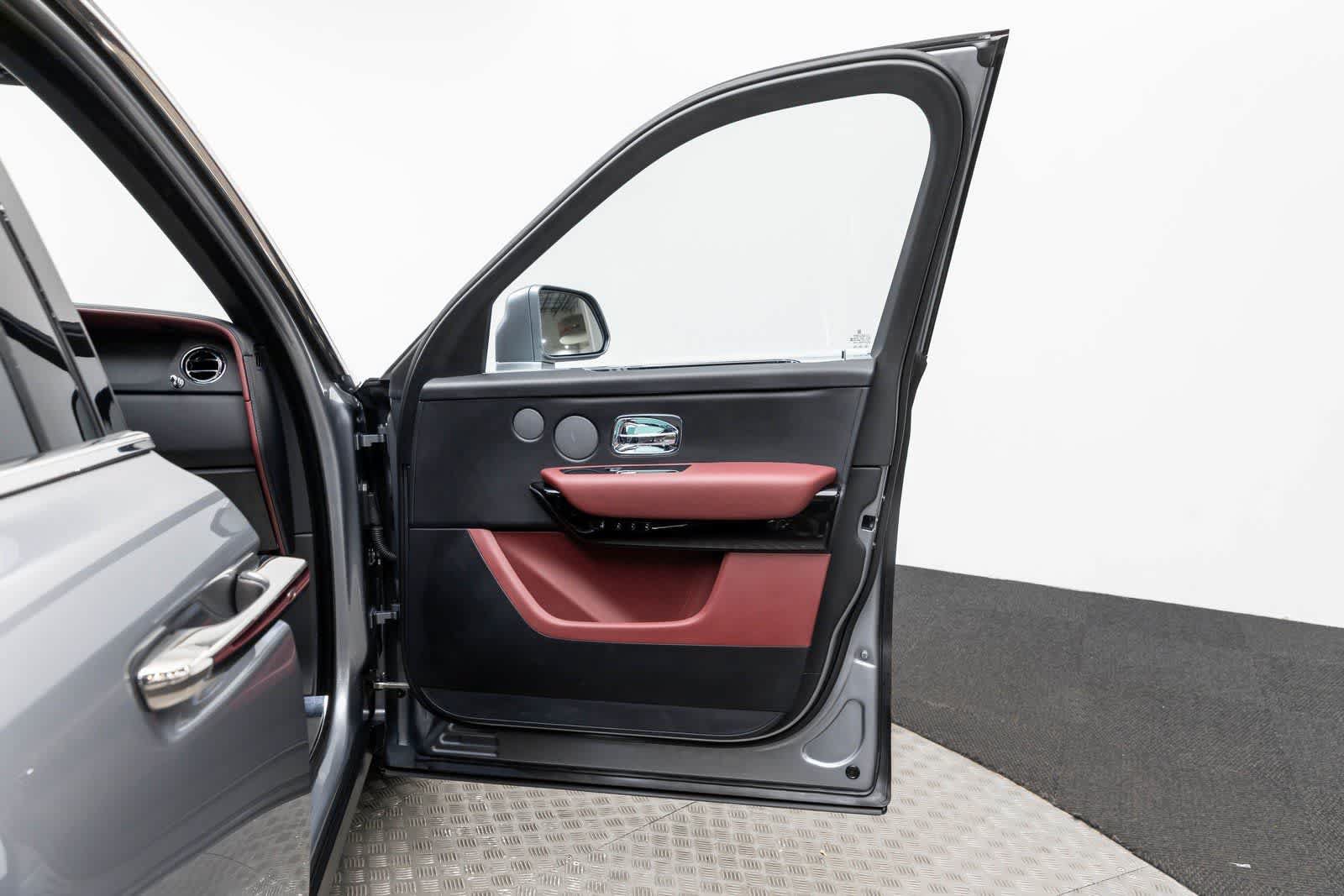 Certified 2022 Rolls-Royce Cullinan AWD/4WD image 35