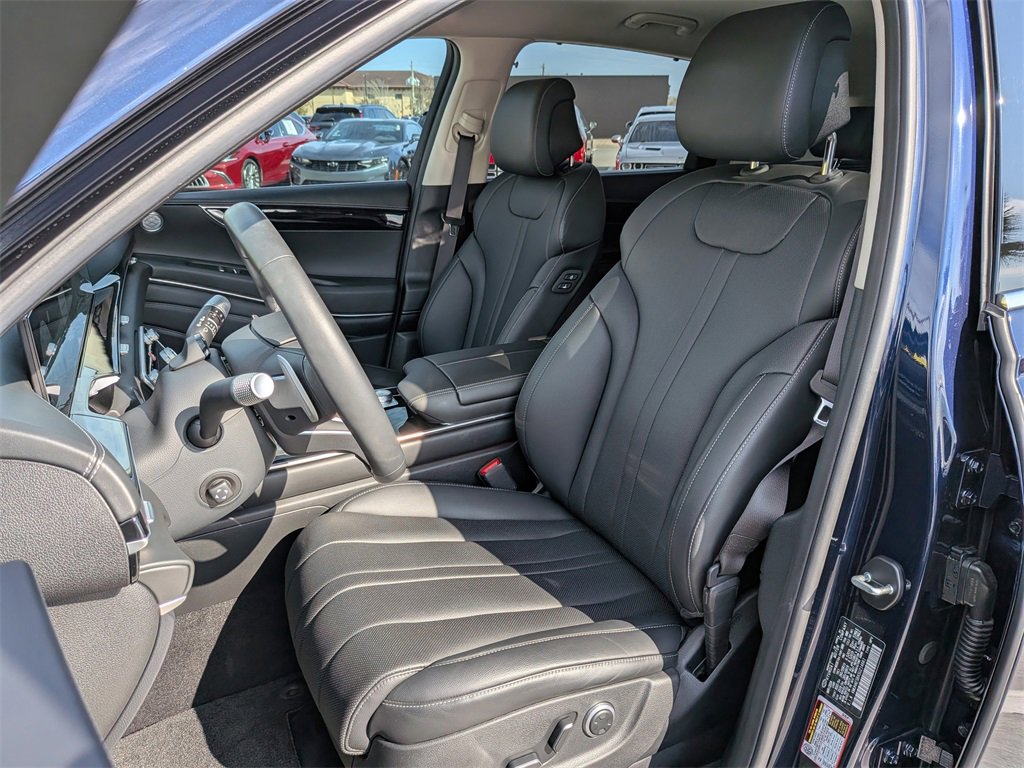 Used 2025 Genesis GV80 2.5T image 12