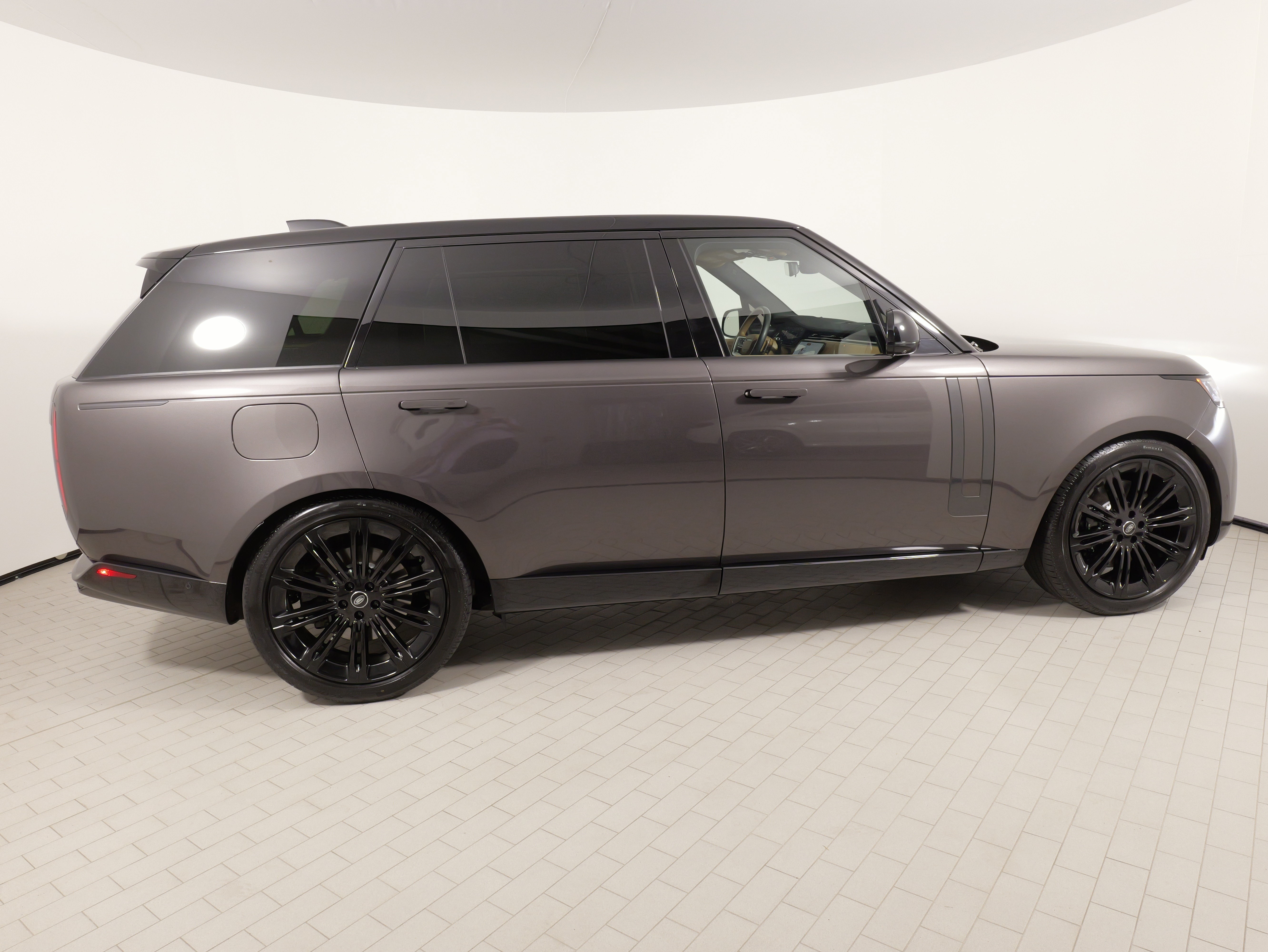 Used 2025 Land Rover Range Rover Long Wheelbase SE AWD/4WD image 10