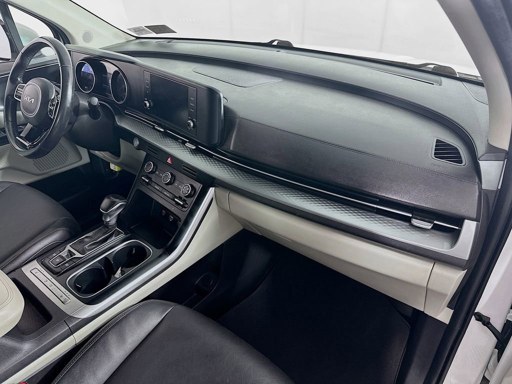 Used 2022 Kia Carnival LX FWD image 31