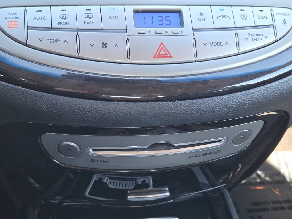 Used 2013 Hyundai Genesis 3.8 RWD image 9
