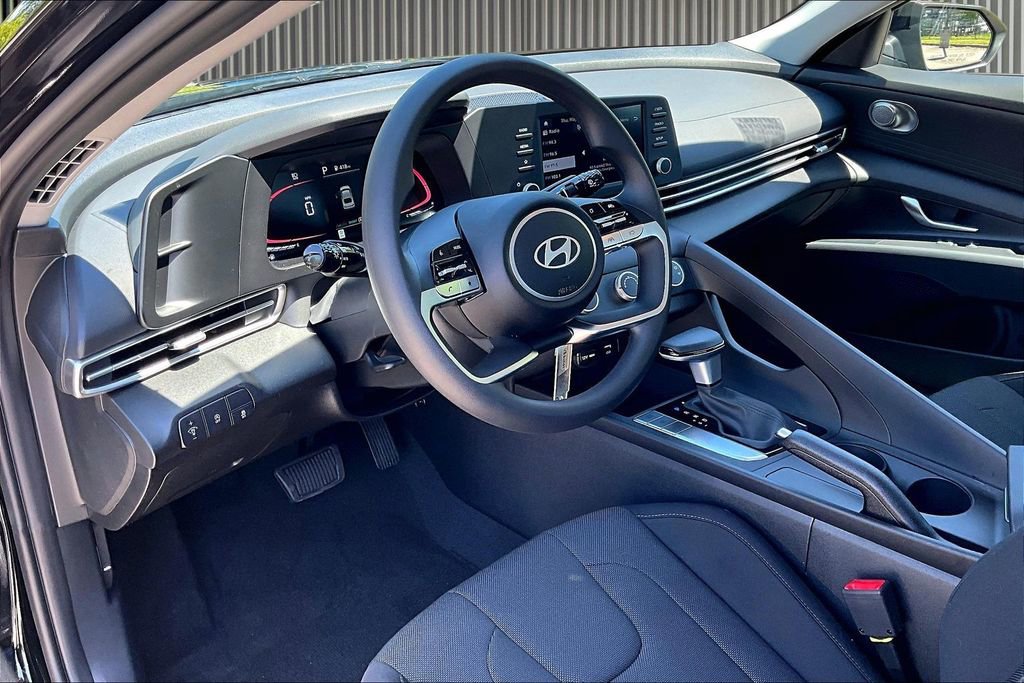 New 2026 Hyundai Elantra SE FWD image 7