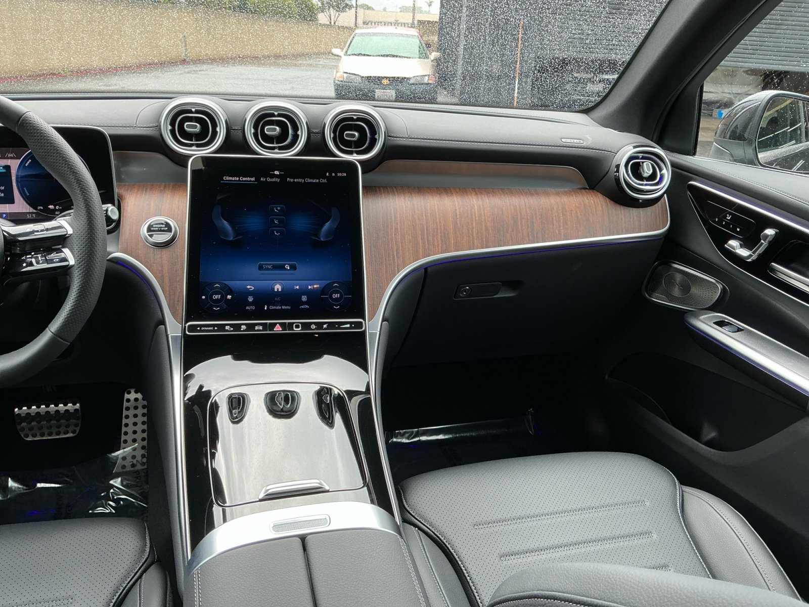 Used 2025 Mercedes-Benz GLC 350e 4MATIC image 16