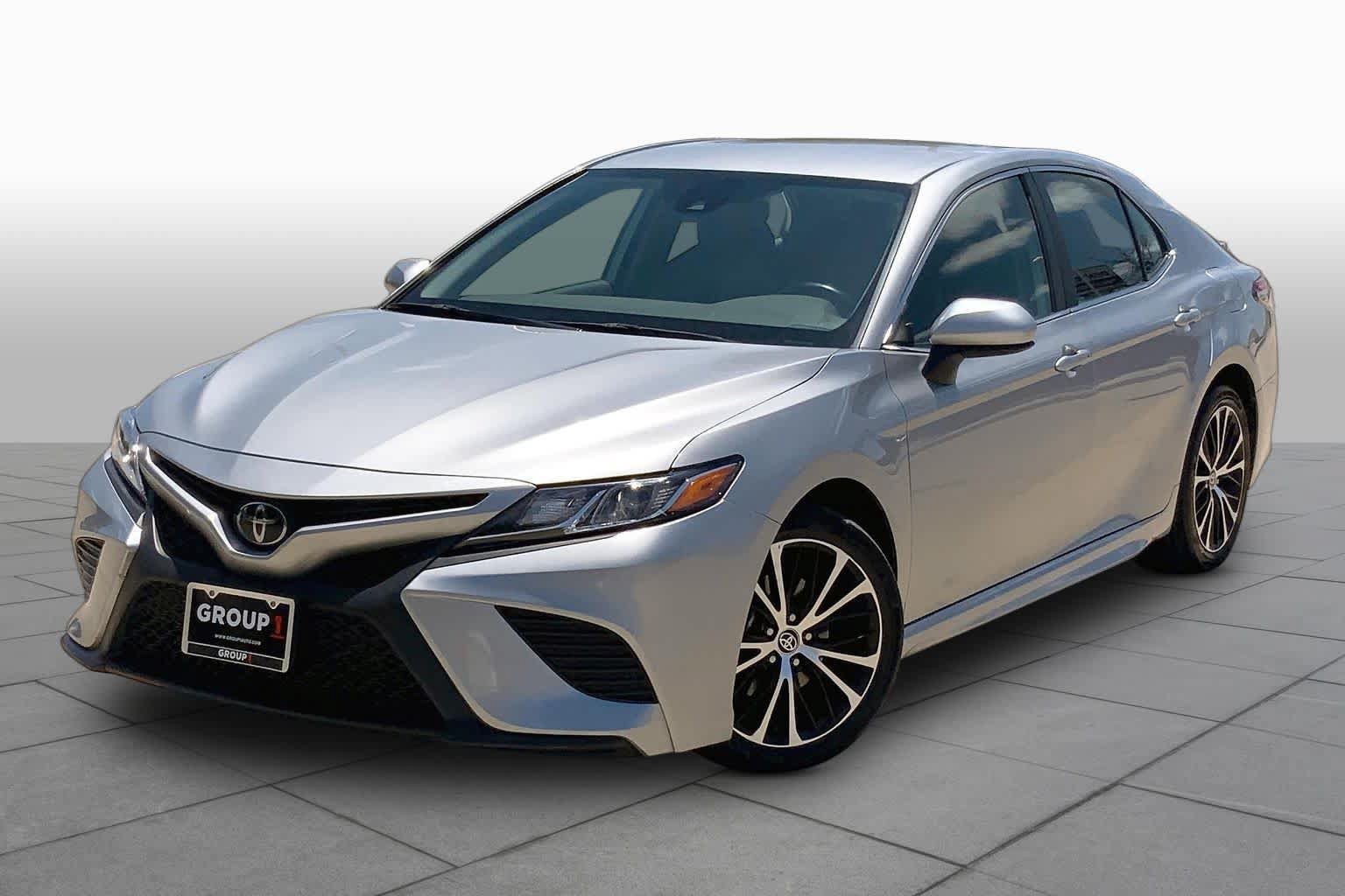 Used 2020 Toyota Camry SE FWD image 1