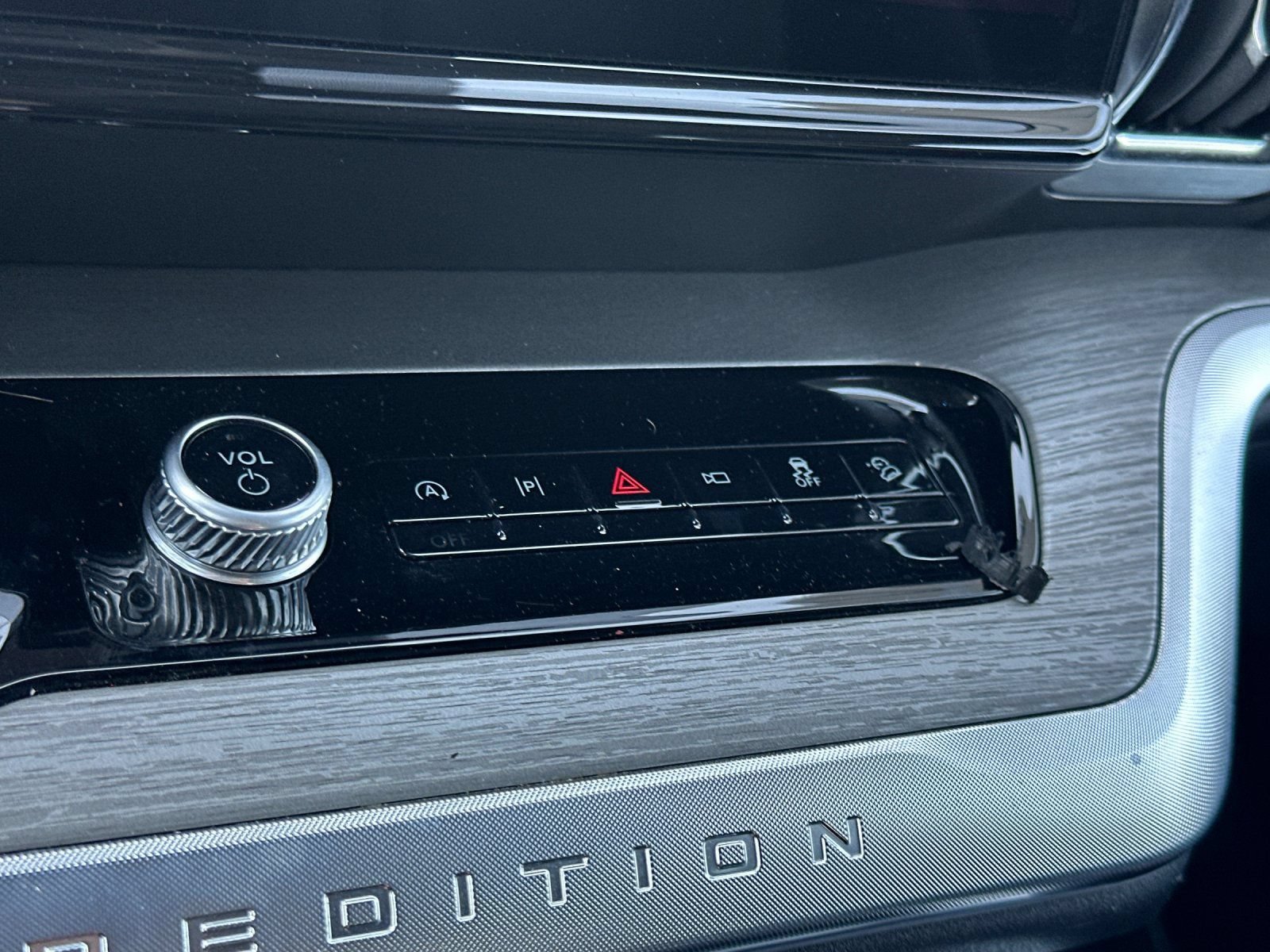 Certified 2025 Ford Expedition Platinum AWD/4WD image 19