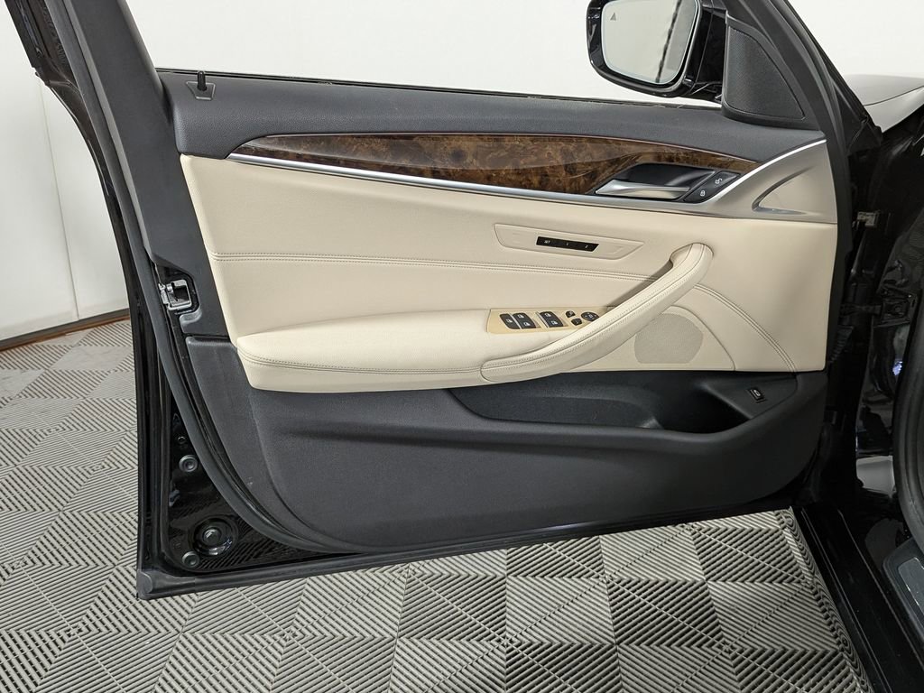 Used 2017 BMW 530i xDrive image 14