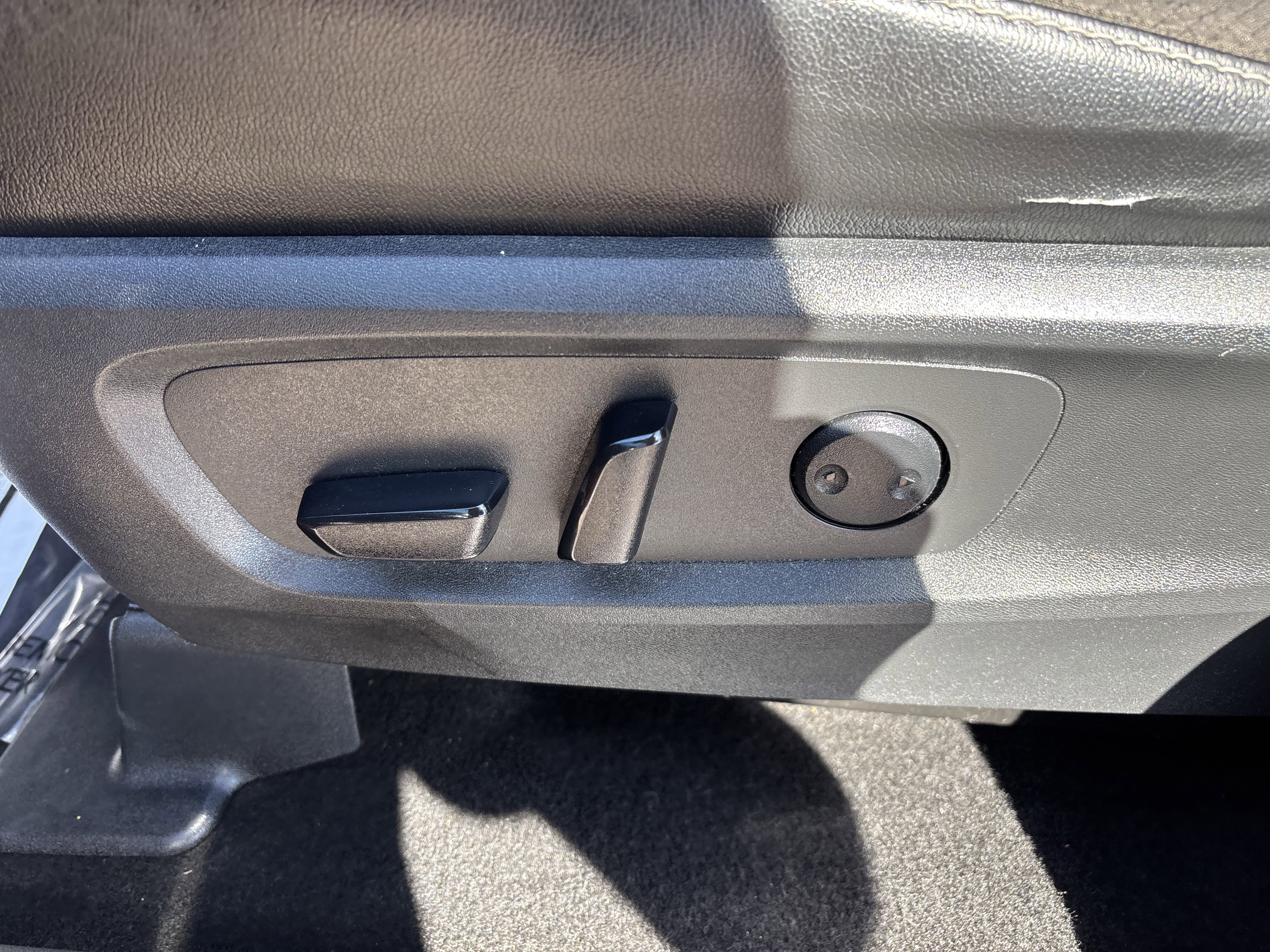 Used 2023 Nissan Pathfinder SL image 13