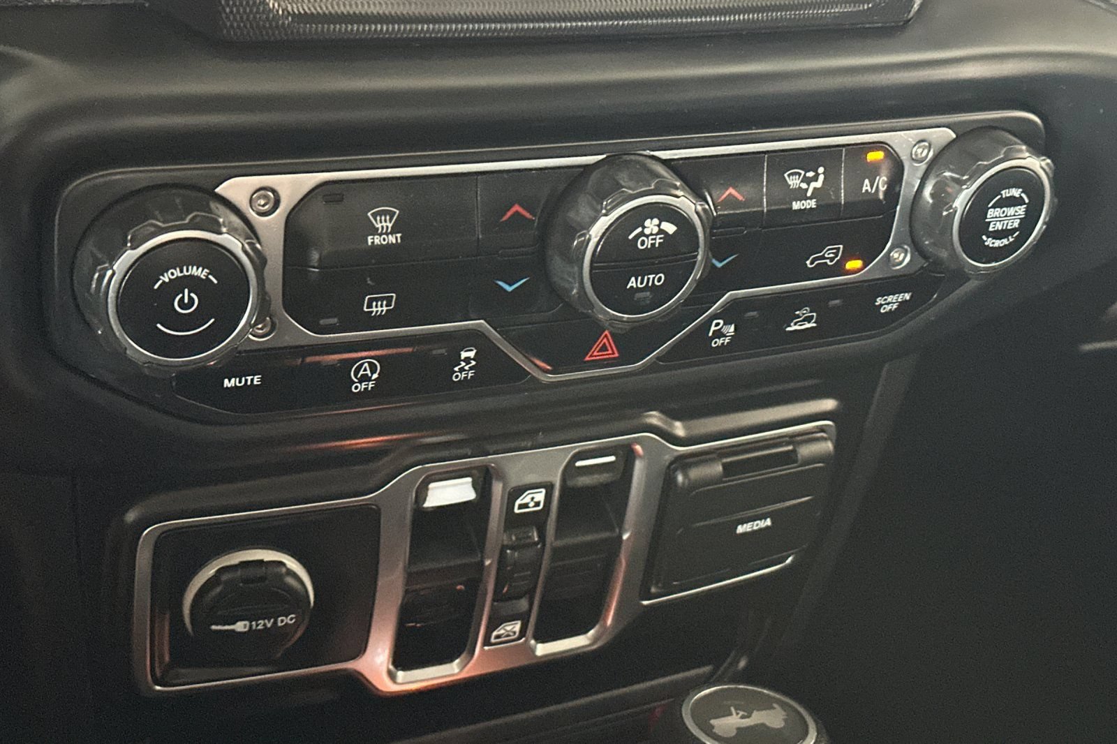 Used 2021 Jeep Wrangler Unlimited Sahara AWD/4WD image 23