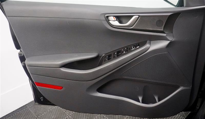 Used 2019 Hyundai Ioniq Plug-In Hybrid image 33