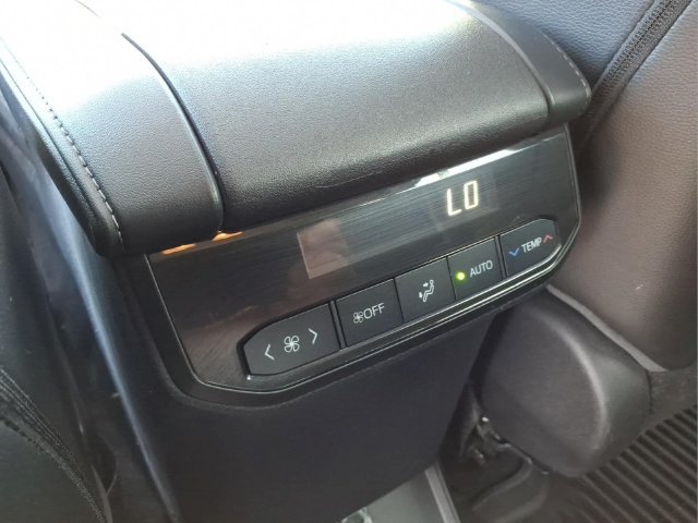Used 2022 Toyota Highlander XLE AWD/4WD image 20