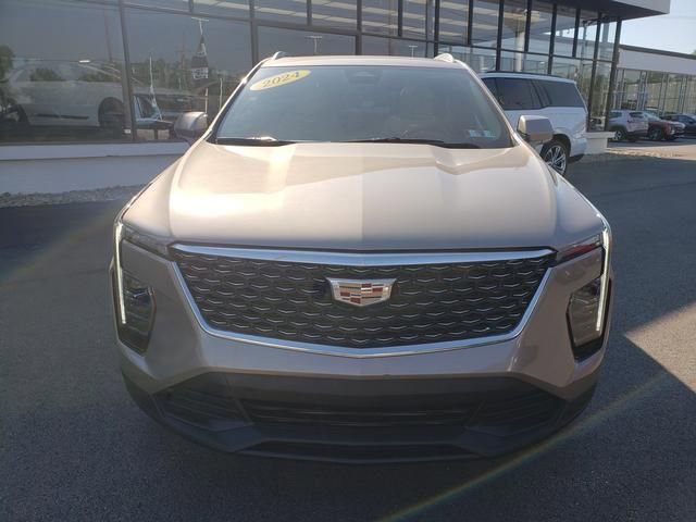 Used 2024 Cadillac XT4 Luxury w/ Cold Weather Package AWD/4WD image 9