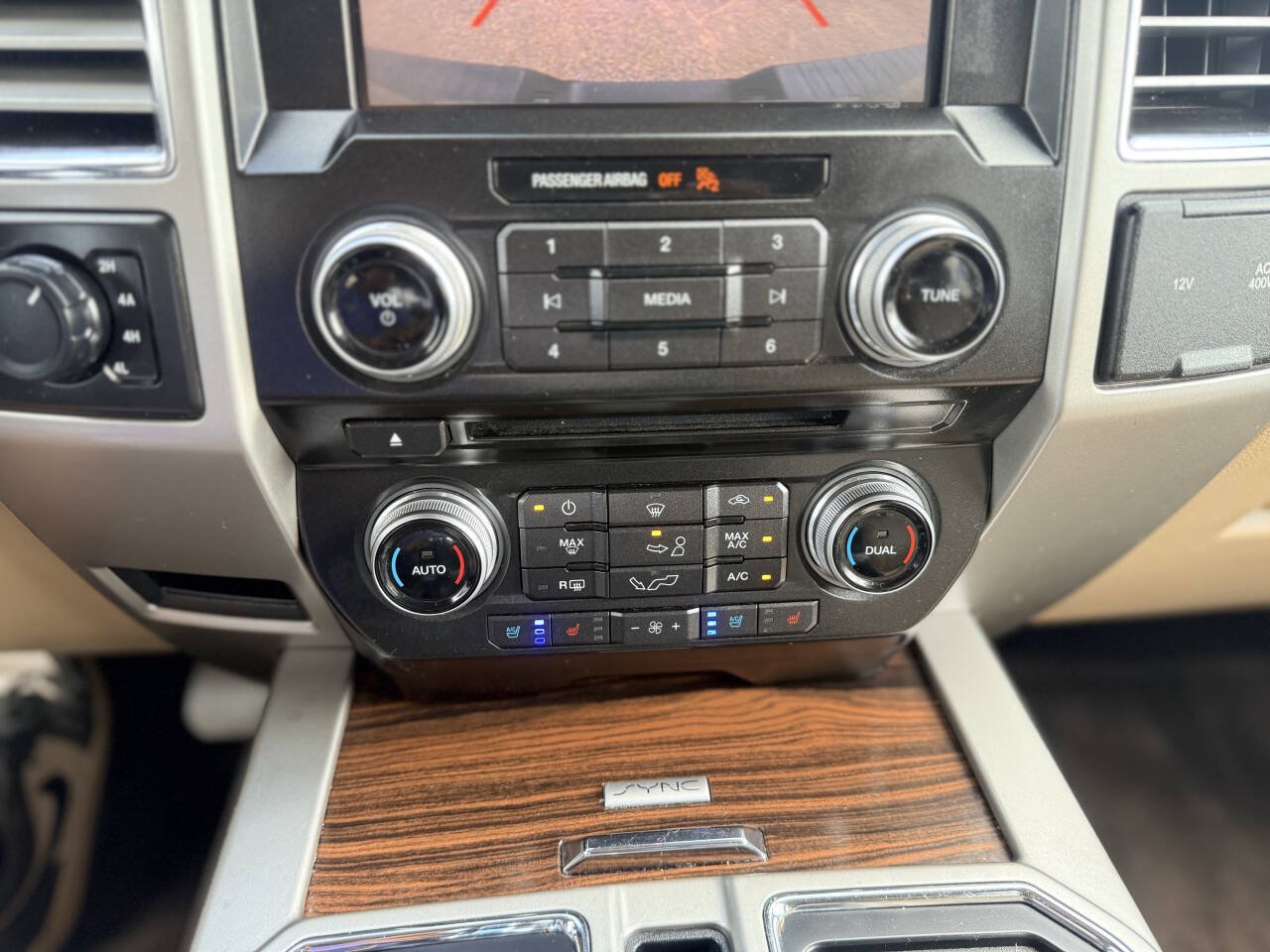 Used 2015 Ford F150 Lariat w/ Equipment Group 502A Luxury AWD/4WD image 20