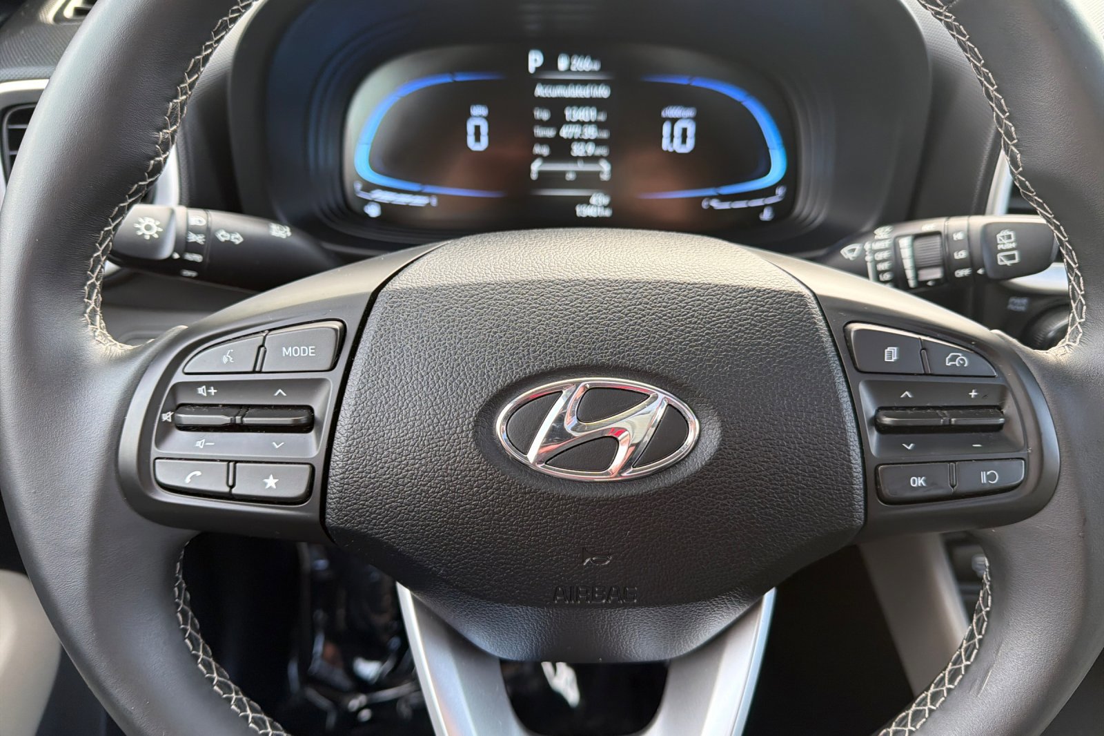 Used 2025 Hyundai Venue SEL image 22