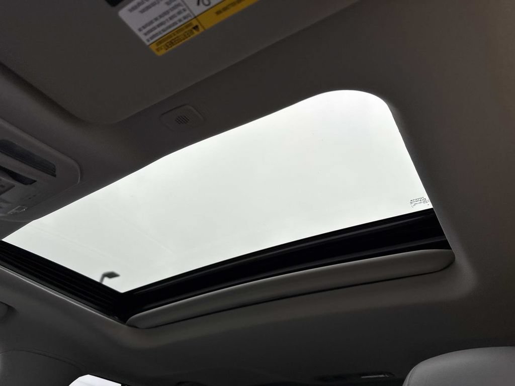 Used 2023 Toyota Highlander XLE FWD image 19
