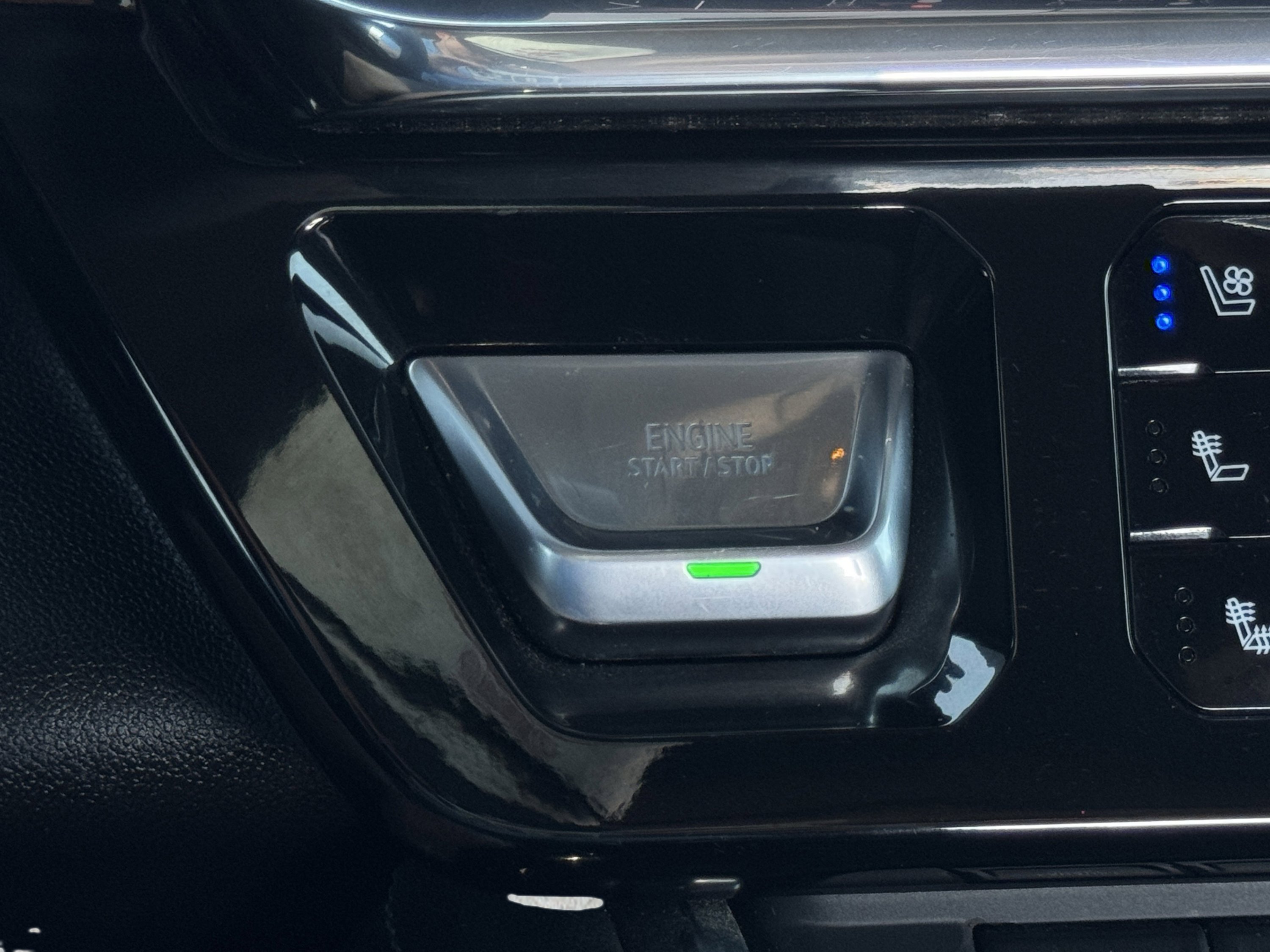 Used 2024 GMC Sierra 3500 Denali w/ Denali Reserve Package image 62