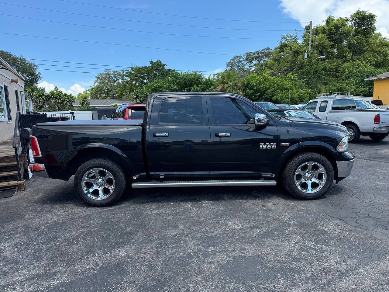 Used 2018 RAM 1500 Laramie AWD/4WD image 9