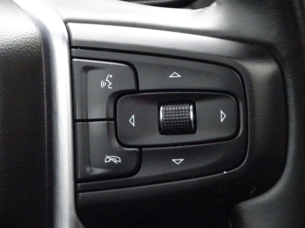 Used 2023 GMC Yukon SLT image 16