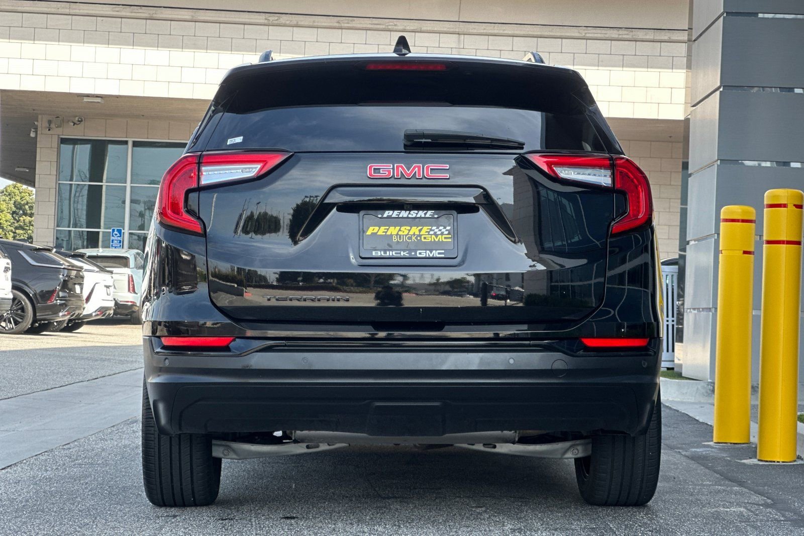Certified 2023 GMC Terrain SLE w/ Elevation Edition image 5