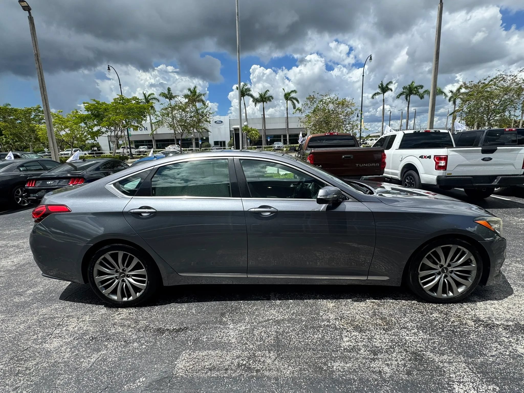 Used 2015 Hyundai Genesis 5.0 RWD image 8