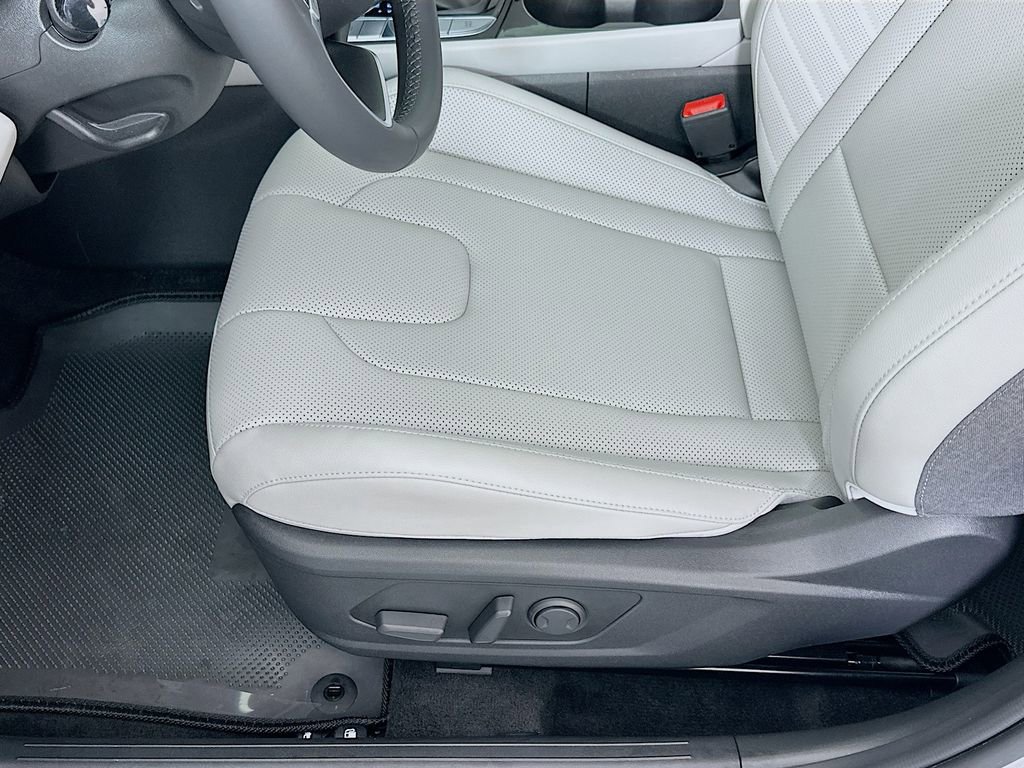 Certified 2025 Hyundai Elantra Limited w/ Cargo Package FWD image 20