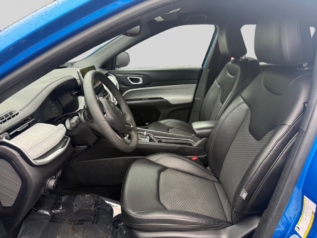 Used 2024 Jeep Compass Latitude AWD/4WD image 10