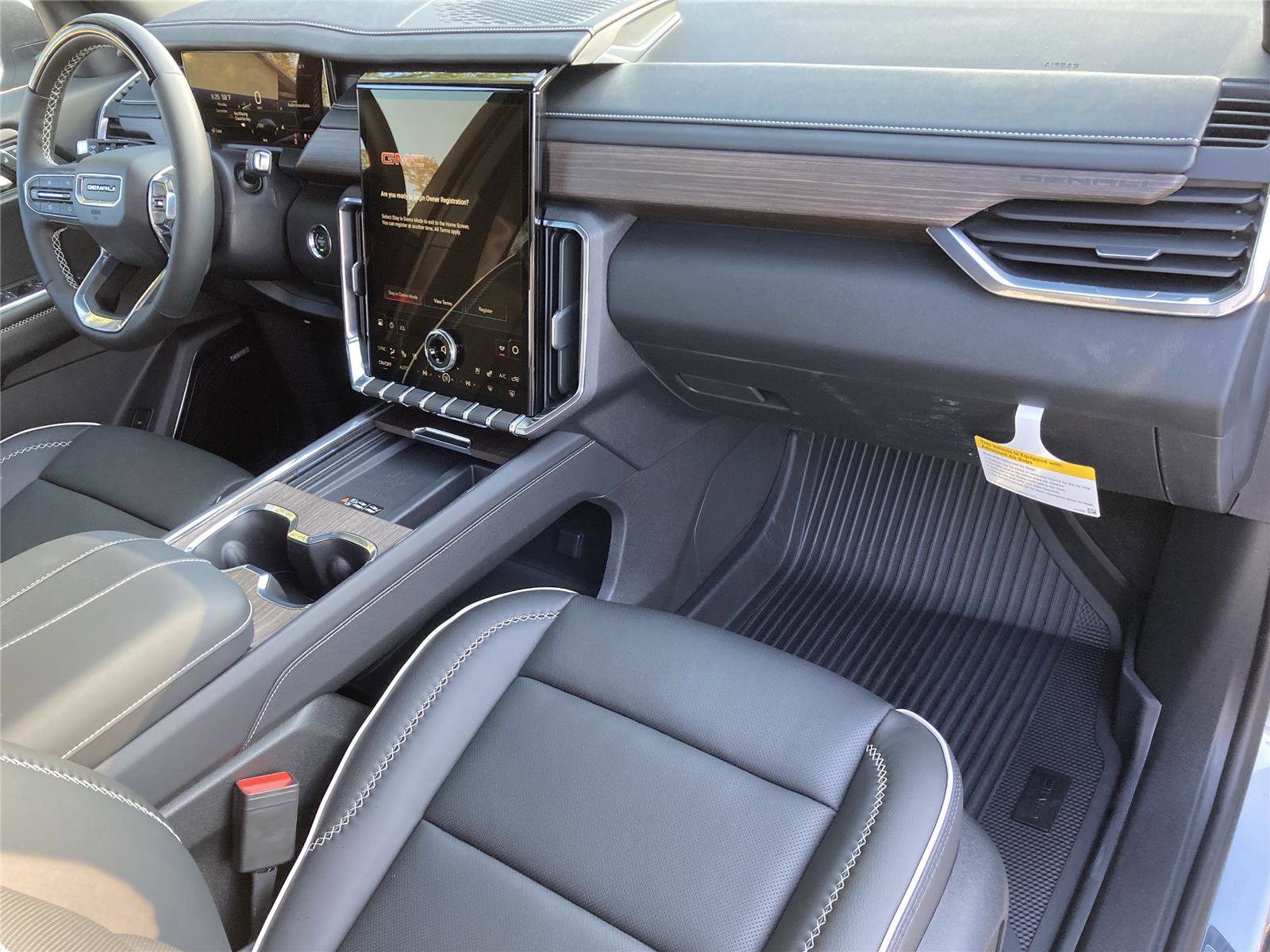 New 2026 GMC Acadia Denali w/ Super Cruise Package image 17