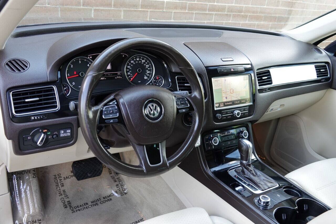 Used 2012 Volkswagen Touareg Sport AWD/4WD image 26