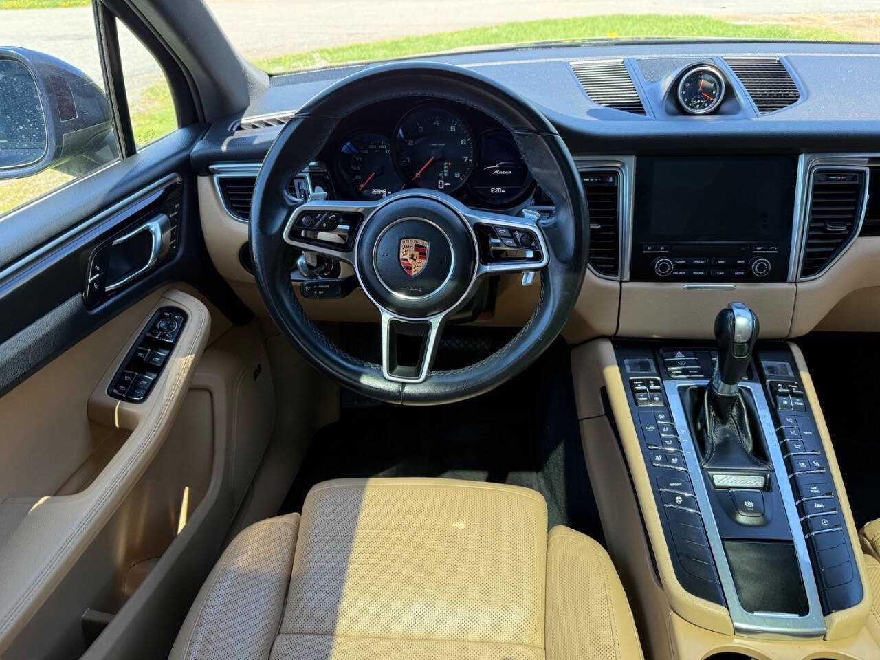 Used 2018 Porsche Macan AWD/4WD image 12